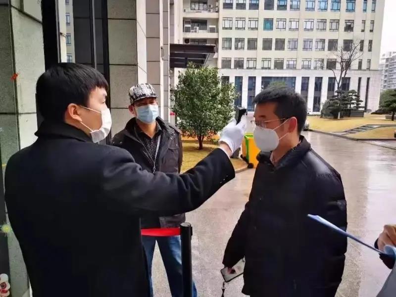 龙头安企复工有方，中小企业危中寻机