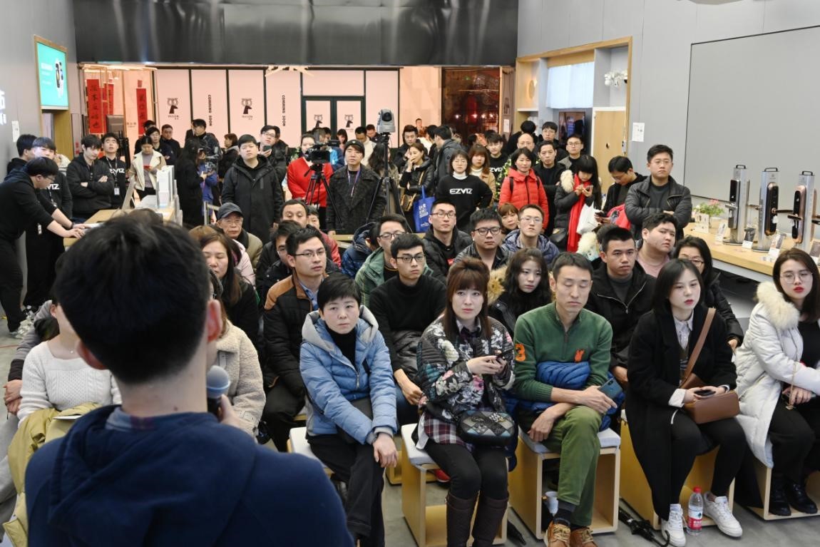 岁月净好 看见你更好 萤石举办智能视觉扫地机器人发布会