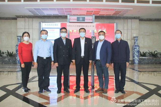布吉街道大楼新开了个门，迎来送往可测体温