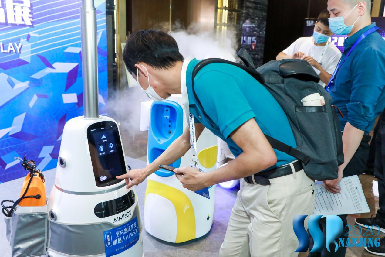 优必选智能防疫机器人荣获麒麟杯最受用户喜爱抗疫机器人TOP10大奖