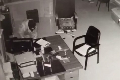 恶劣！翻墙偷拍窃取商业机密，你还认为装监控就安全了吗