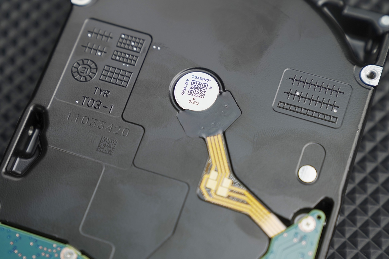 东芝MG10ACA20TE企业级硬盘评测，充氦设计20TB有容乃大