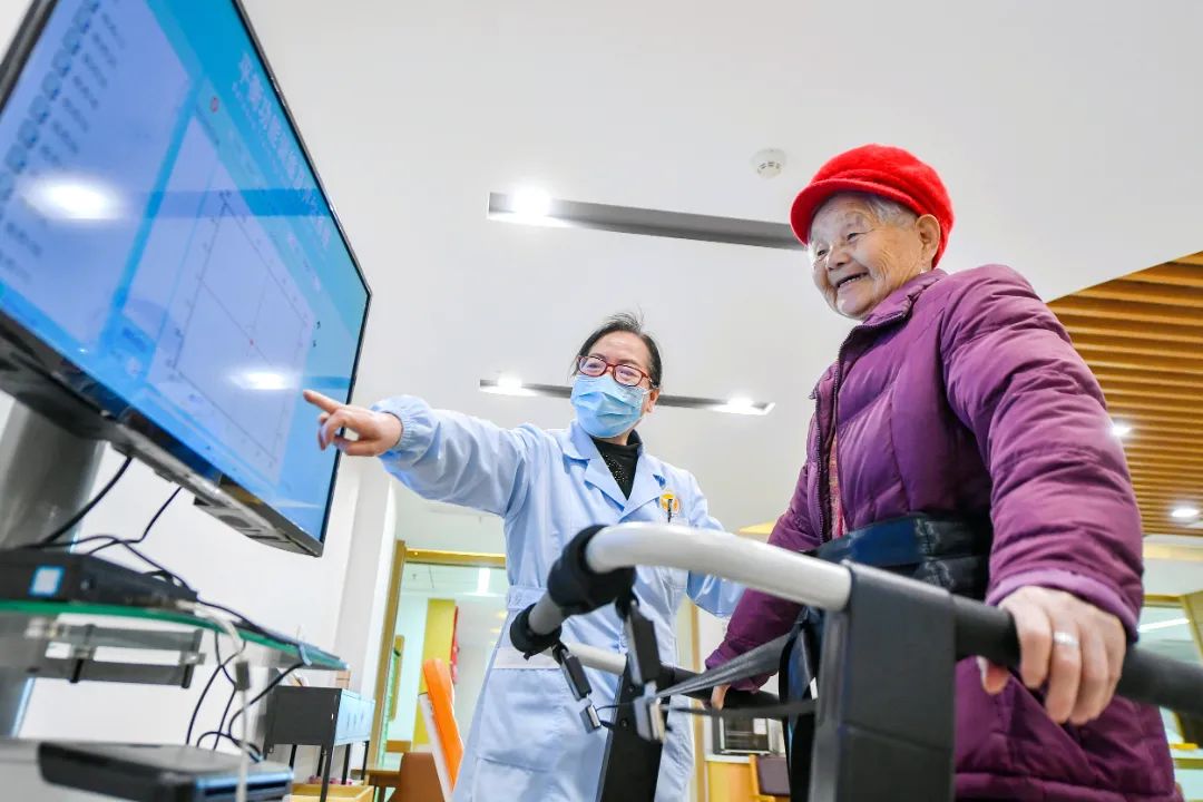 一线调研：近3亿中国老人如何智慧养老