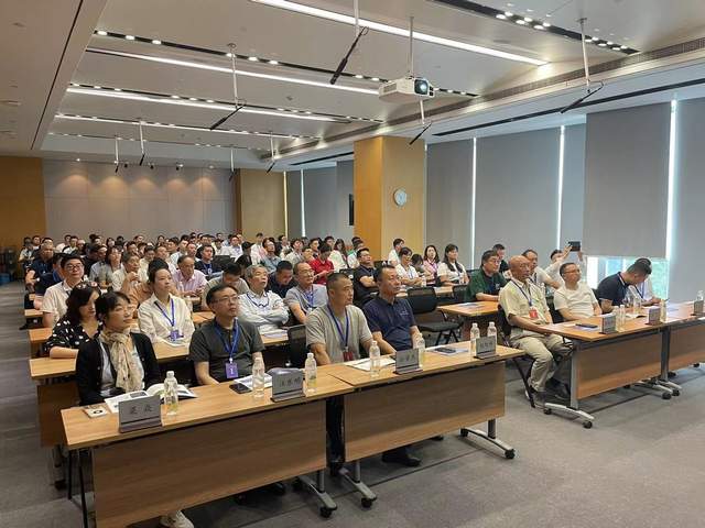 智慧景区发展峰会代表团200余位代表参访海康威视