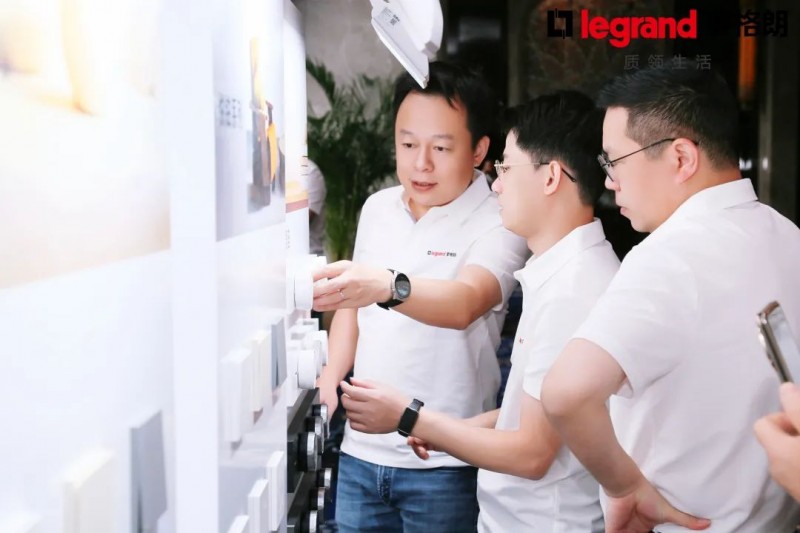 丝路新程 智绘未来丨6.5mm超薄开关，罗格朗智绘系列正式发布