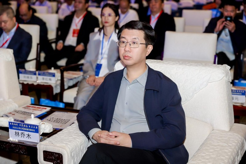 中科宇达总裁受邀出席“2025上市公司高质量发展论坛” 暨第二十七届上市公司金牛奖颁奖典礼 中科宇达总裁受邀出席“2025上市公司高质量发展论坛” 暨第二十七届上市公司金牛奖颁奖典礼