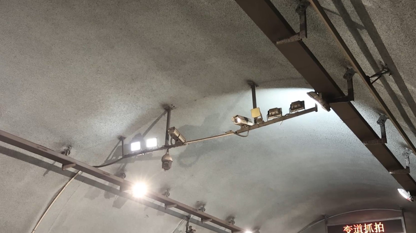 大模型管大货车、事件风险预判,海康威视助力宁波交通隐患治理 大模型管大货车、事件风险预判,海康威视助力宁波交通隐患治理