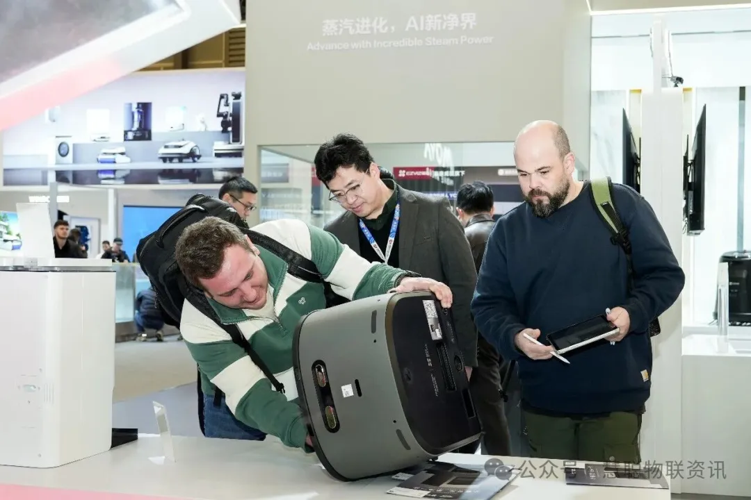 洗地机“卷”不动了？萤石打出“蒸汽牌”，行业6.0时代来了